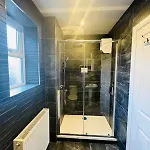 Chic 5 Bedroom House With Private Parking & Garden * Bristol