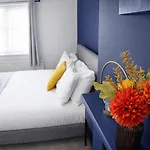Chic 5 Bedroom House With Private Parking & Garden * Bristol