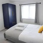Chic 5 Bedroom House With Private Parking & Garden Semesterbostad Bristol