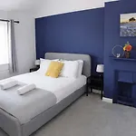 Chic 5 Bedroom House With Private Parking & Garden *