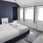 Chic 5 Bedroom House With Private Parking & Garden Semesterbostad Bristol