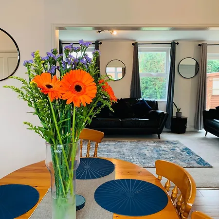 Chic 5 Bedroom House With Private Parking & Garden * Μπρίστολ