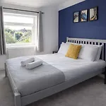 Chic 5 Bedroom House With Private Parking & Garden Bristol