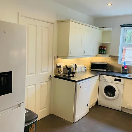 Chic 5 Bedroom House With Private Parking & Garden Semesterbostad Bristol