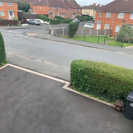 Semesterbostad Chic 5 Bedroom House With Private Parking & Garden Bristol