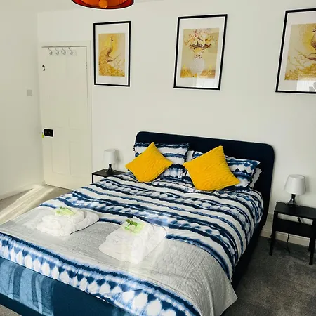 Σπίτι διακοπών Chic 5 Bedroom House With Private Parking & Garden