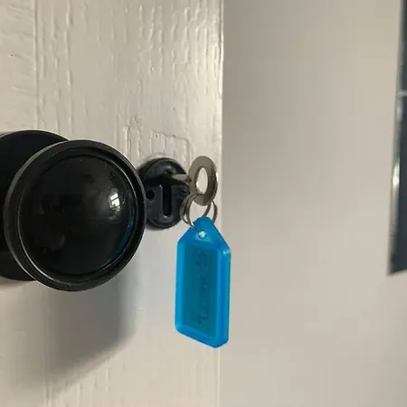 Chic 5 Bedroom House With Private Parking & Garden Σπίτι διακοπών *