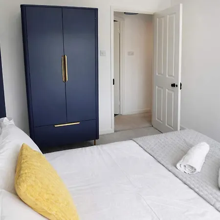 Chic 5 Bedroom House With Private Parking & Garden * Bristol