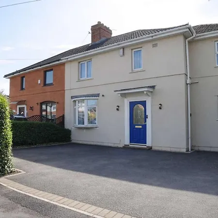 Chic 5 Bedroom House With Private Parking & Garden Bristol
