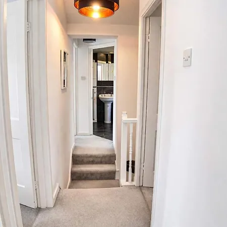 度假居 Chic 5 Bedroom House With Private Parking & Garden *