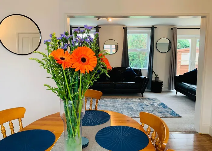 Chic 5 Bedroom House With Private Parking & Garden * Bristol