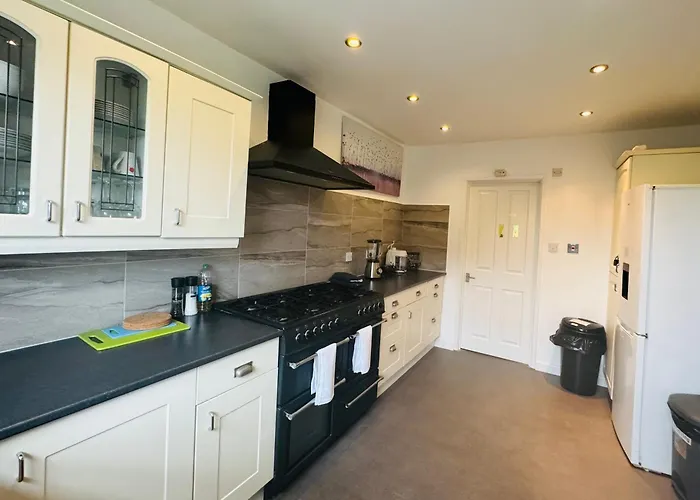 Feriehus Chic 5 Bedroom House With Private Parking & Garden Bristol