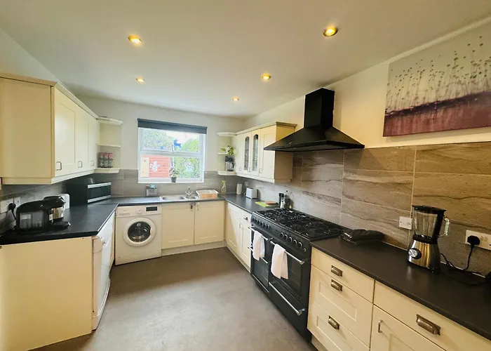 Chic 5 Bedroom House With Private Parking & Garden * Bristol