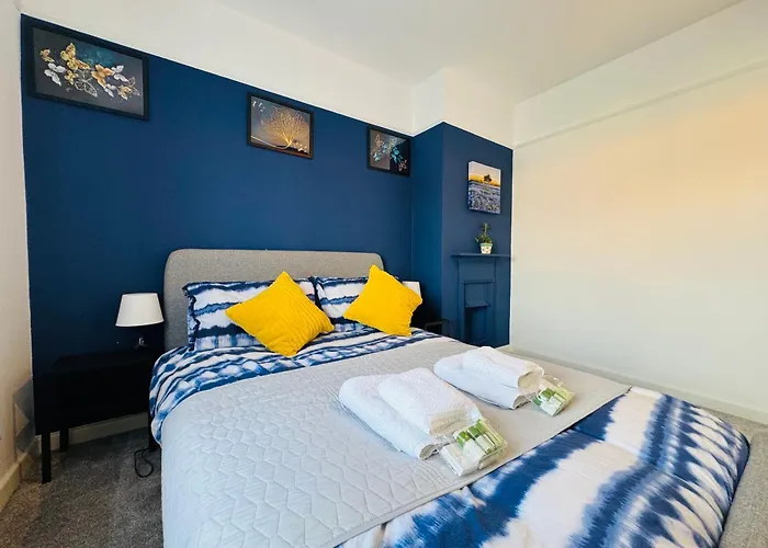 Chic 5 Bedroom House With Private Parking & Garden Μπρίστολ