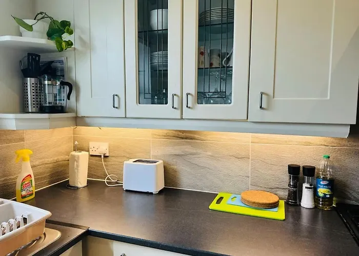 Chic 5 Bedroom House With Private Parking & Garden Bristol