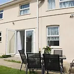 Hébergement de vacances Chic 5 Bedroom House With Private Parking & Garden *