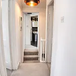 Hébergement de vacances Chic 5 Bedroom House With Private Parking & Garden *