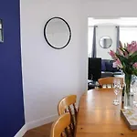 Chic 5 Bedroom House With Private Parking & Garden Hébergement de vacances Bristol