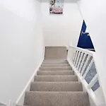 Hébergement de vacances Chic 5 Bedroom House With Private Parking & Garden Bristol