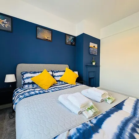 Chic 5 Bedroom House With Private Parking & Garden Bristol