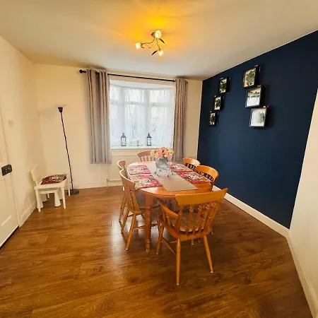 Chic 5 Bedroom House With Private Parking & Garden Prázdninový dům Bristol