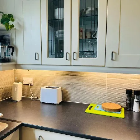 Chic 5 Bedroom House With Private Parking & Garden Bristol