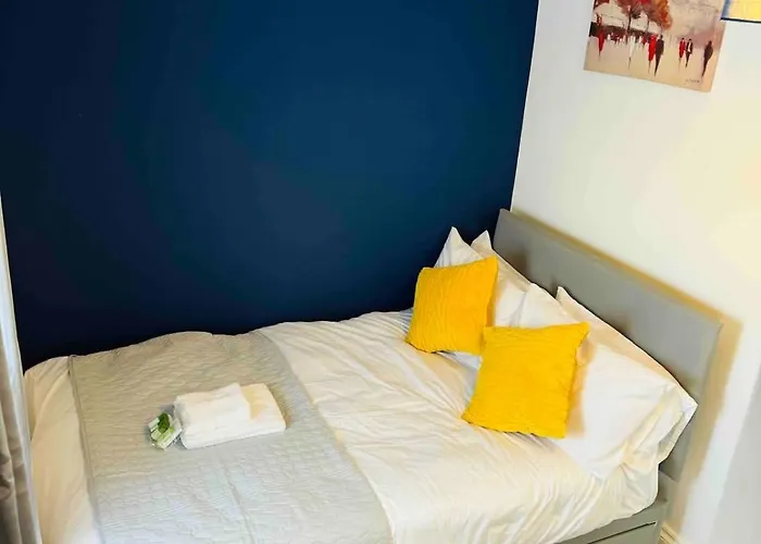 Prázdninový dům Chic 5 Bedroom House With Private Parking & Garden