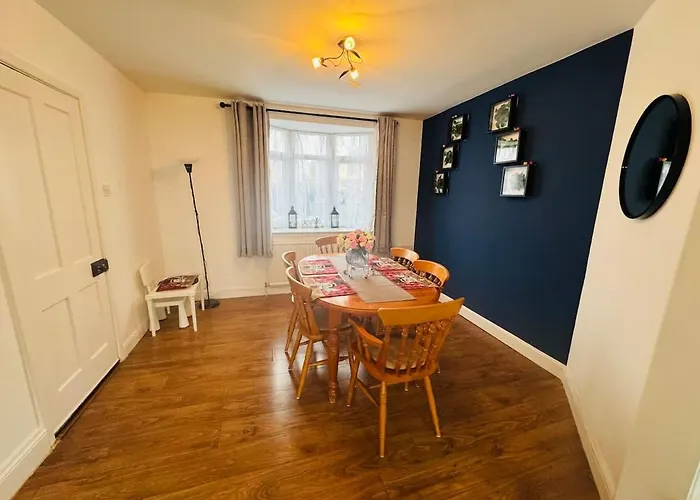 Chic 5 Bedroom House With Private Parking & Garden Dom wakacyjny Bristol