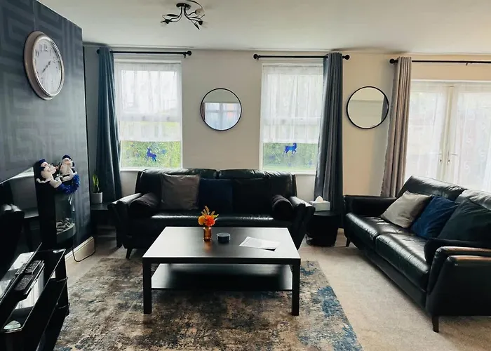 Chic 5 Bedroom House With Private Parking & Garden Dom wakacyjny