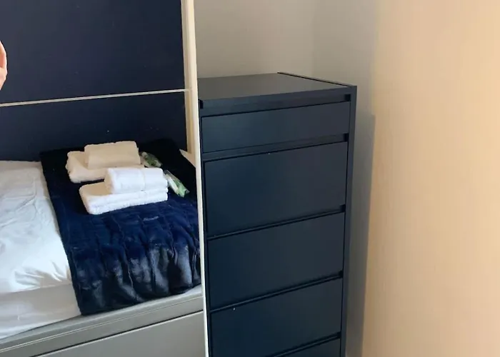 Chic 5 Bedroom House With Private Parking & Garden בית נופש בריסטול