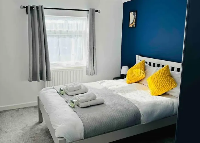 Chic 5 Bedroom House With Private Parking & Garden * בריסטול